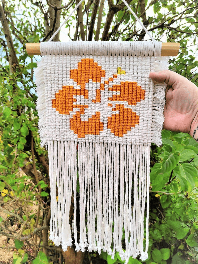 Fleur hibiscus pixel art/petite suspension en Macramé/Suspension murale bohème/tapisserie/décoration murale/boho chic/fait-main en France