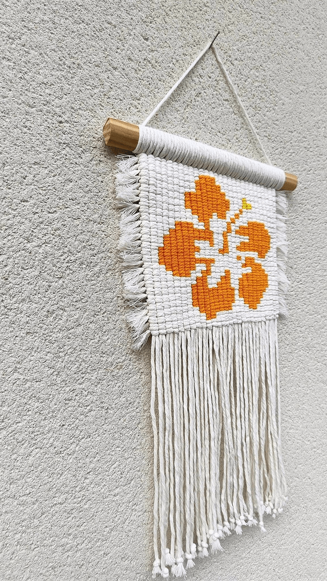 Fleur hibiscus pixel art/petite suspension en Macramé/Suspension murale bohème/tapisserie/décoration murale/boho chic/fait-main en France