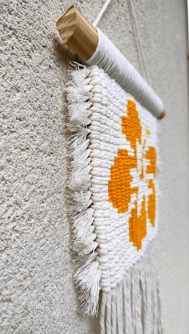 Fleur hibiscus pixel art/petite suspension en Macramé/Suspension murale bohème/tapisserie/décoration murale/boho chic/fait-main en France
