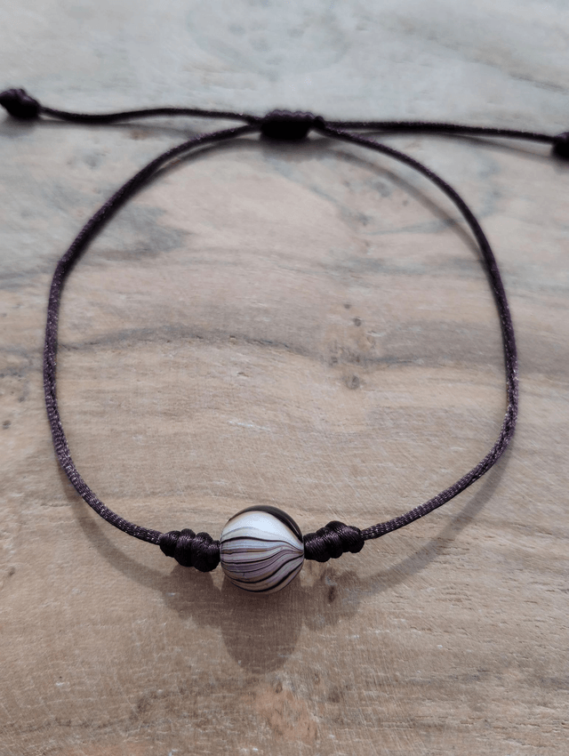 Bracelet minimaliste à perle unique/cordon réglable de couleur/bijou perle marbrée/bracelet d'amitié/cadeau petit prix/fait main/crea2claire